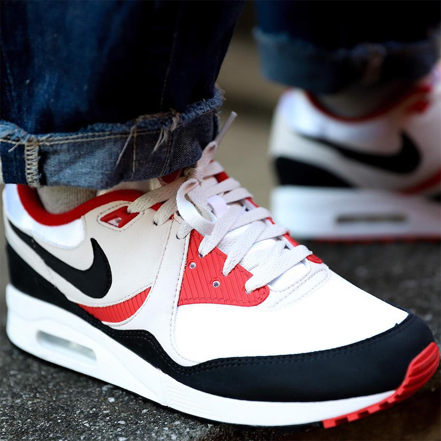 air max light on feet