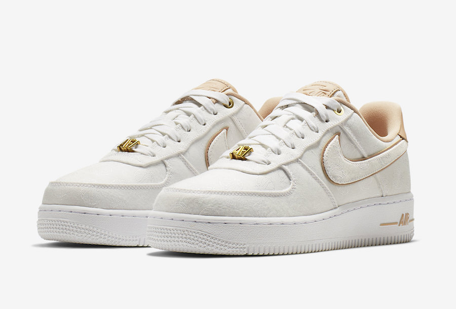 white air force 1 with gold check